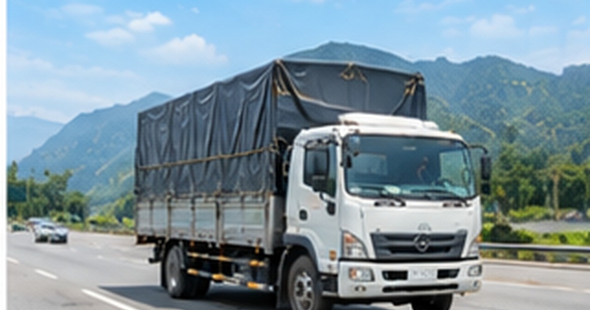 Xe tải vận chuyển hàng hóa tại Hà Nội